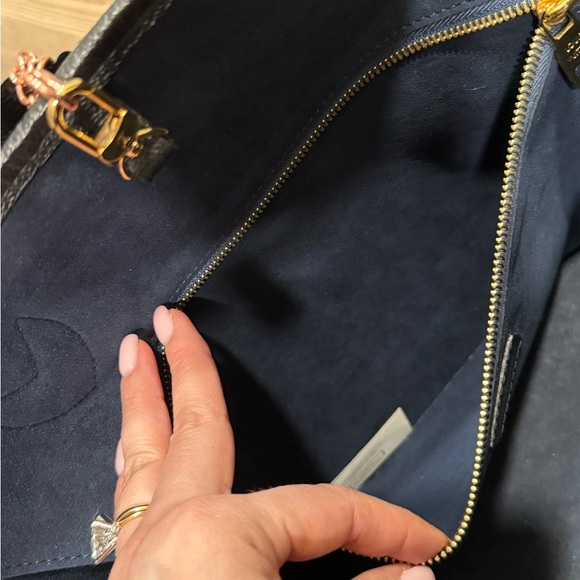 Louis Vuitton Neverfull MM Black - Picture 4 of 4